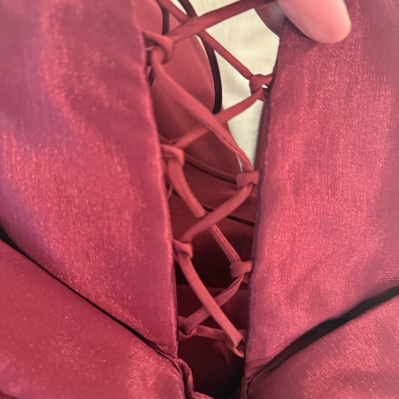 Oh Polly - Woven Taffeta Strapless Mini Dress in Wine - Size 4 - Picture 6 of 9